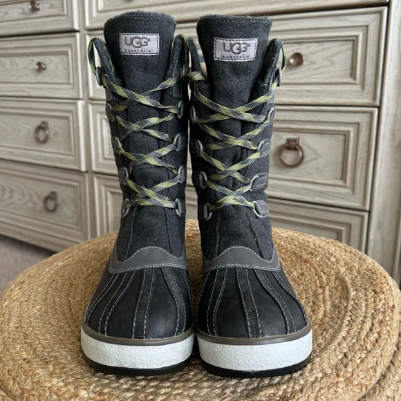 Ugg Women’s Baroness Waterproof Insulated Pack Snow Boot - Picture 2 of 11